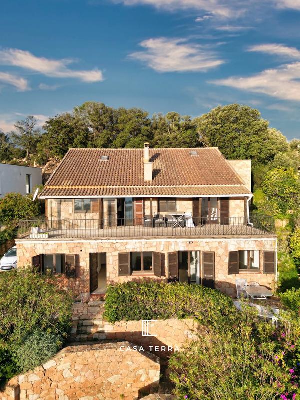 Maison - 255 m² - 8 pièces