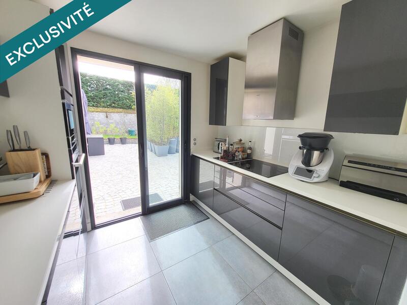 Maison - 212 m² - 7 pièces