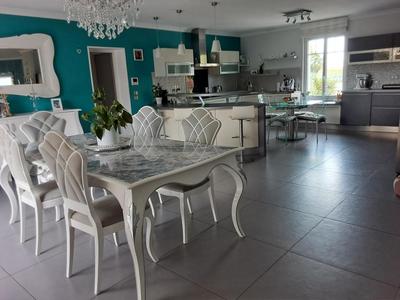 Maison - 240 m² - 6 pièces