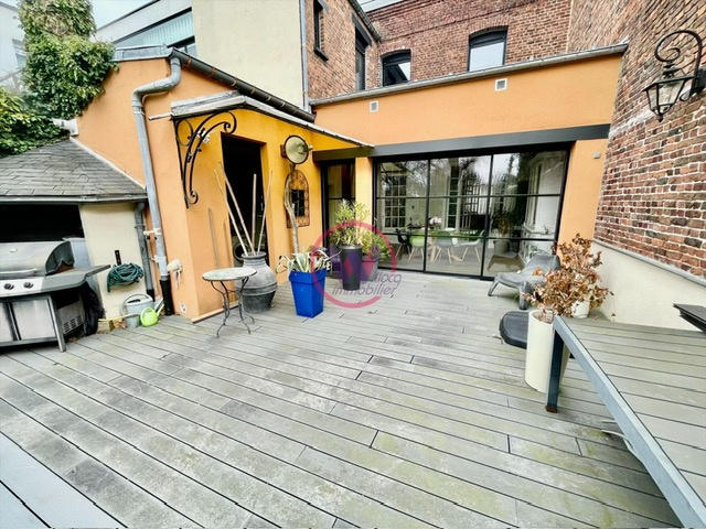 Maison - 207 m² - 9 pièces