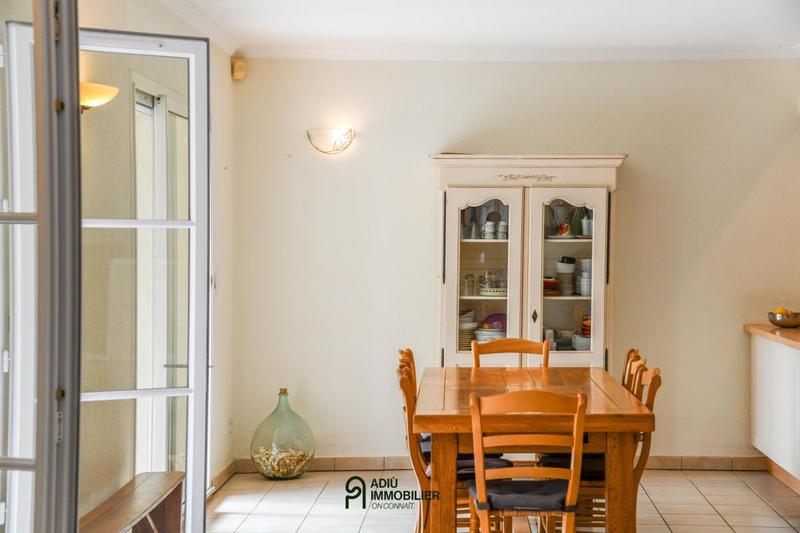 Villa - 244 m² - 10 pièces