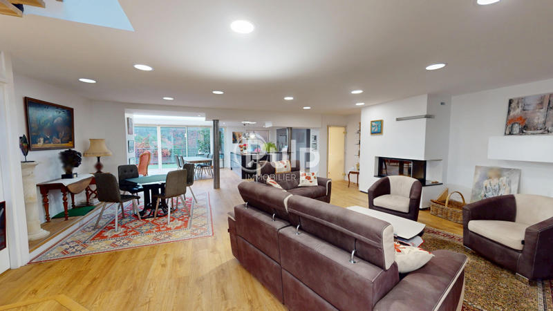 Maison - 217 m² - 9 pièces