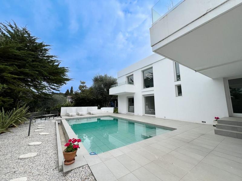 Villa - 257 m² - 6 pièces