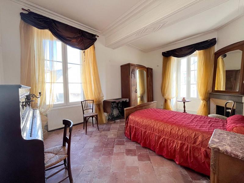 Maison - 250 m² - 7 pièces