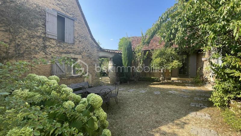 Propriété - 264 m² - 9 pièces