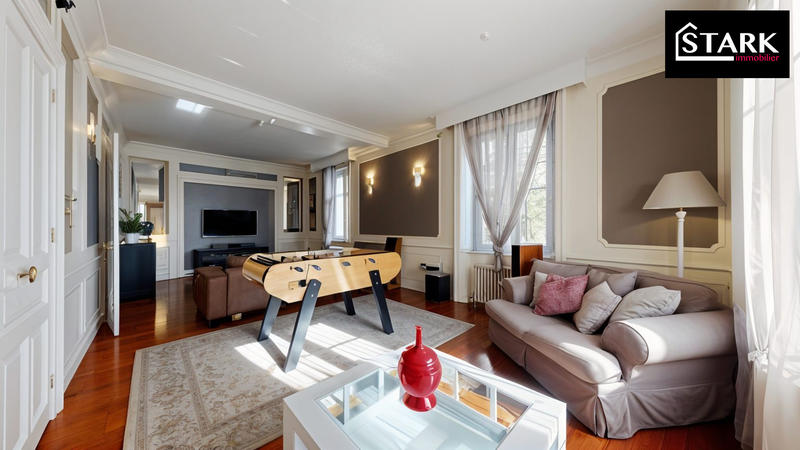 Maison - 209 m² - 7 pièces