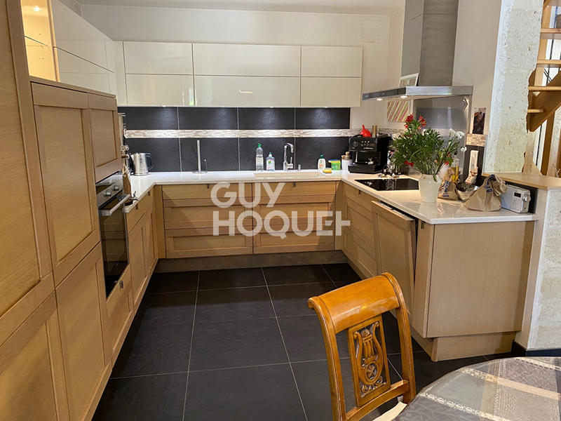 Maison - 215 m² - 8 pièces