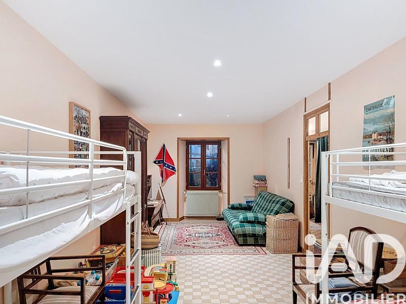 Maison - 335 m² - 13 pièces