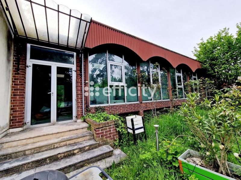 Maison - 335 m² - 12 pièces