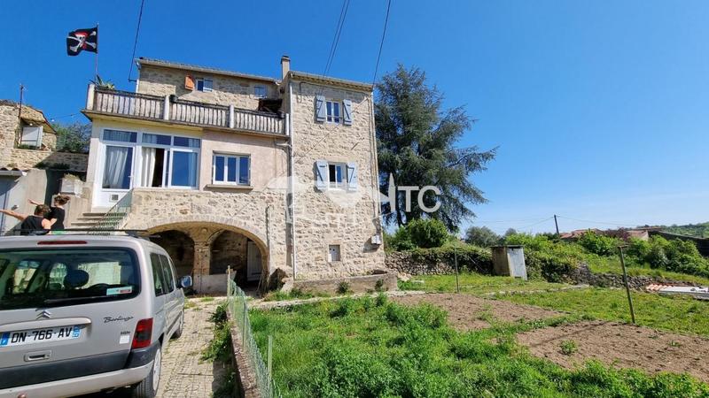 Maison - 150 m² - 9 pièces