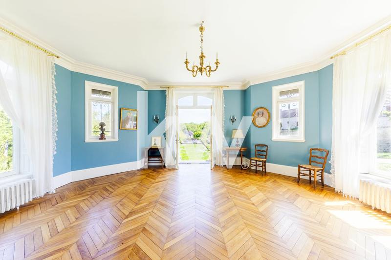 Maison - 700 m² - 23 pièces