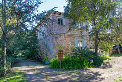 Villa - 273 m² - 8 pièces