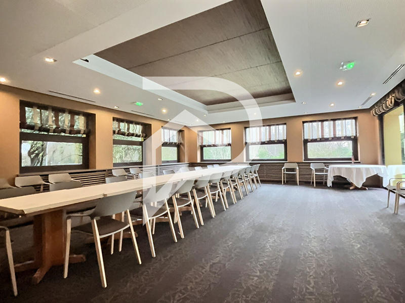 Local commercial - 764 m² - 19 pièces