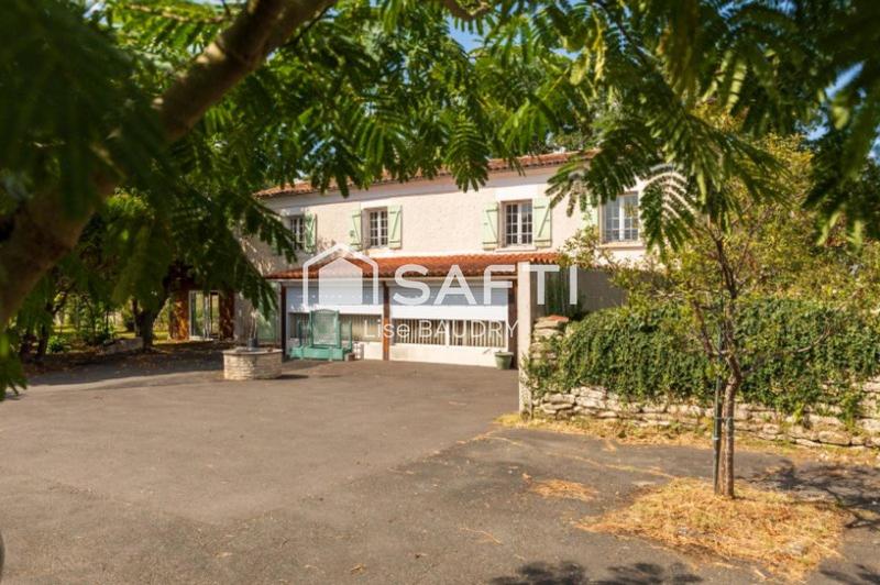 Maison - 180 m² - 7 pièces