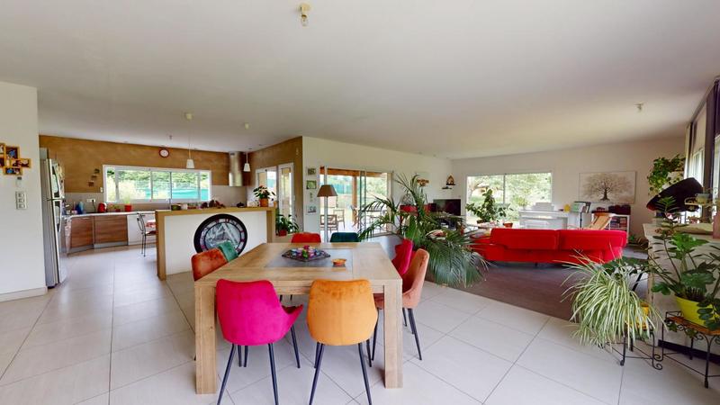 Maison - 228 m² - 6 pièces