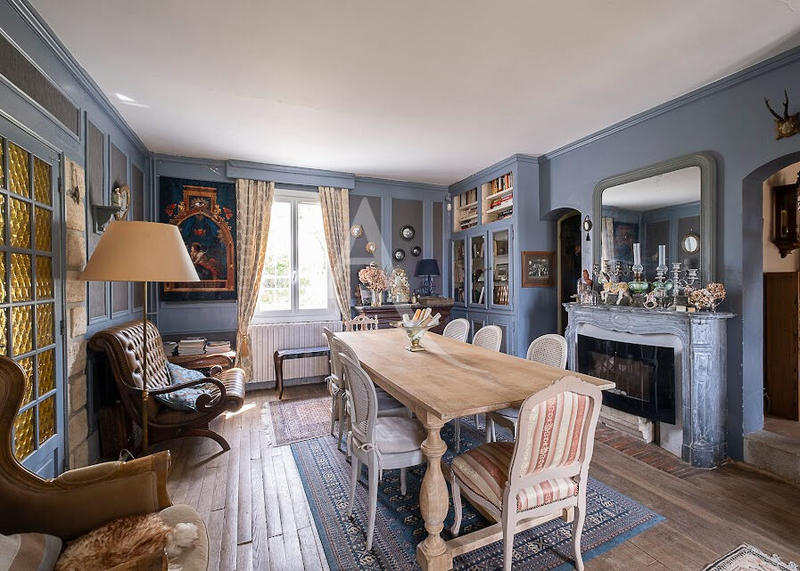 Maison - 334 m² - 12 pièces