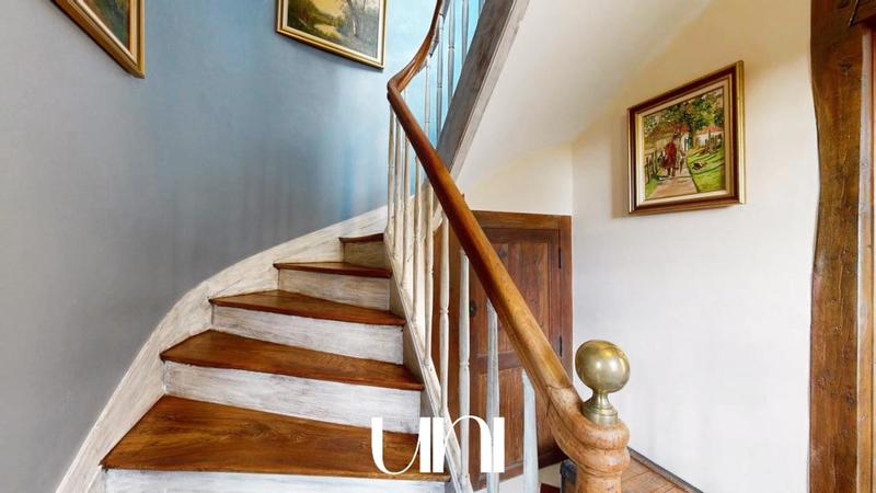 Maison - 220 m² - 8 pièces