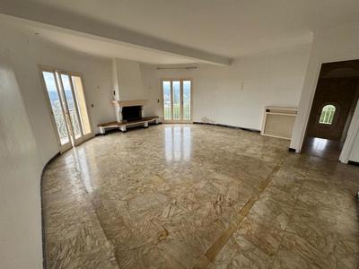 Maison - 330 m² - 8 pièces