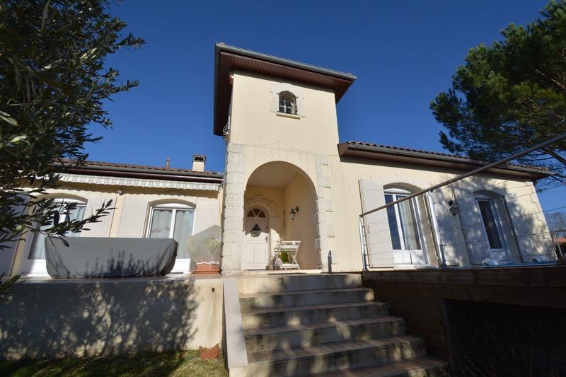 Maison - 229 m² - 8 pièces