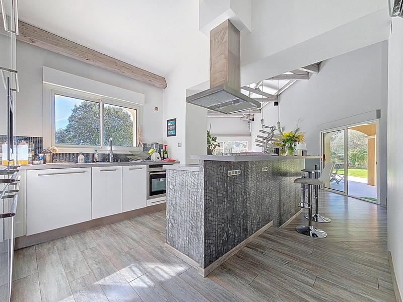 Maison - 236 m² - 6 pièces