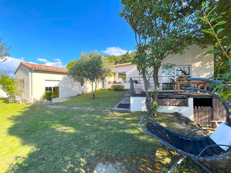 Maison - 180 m² - 6 pièces