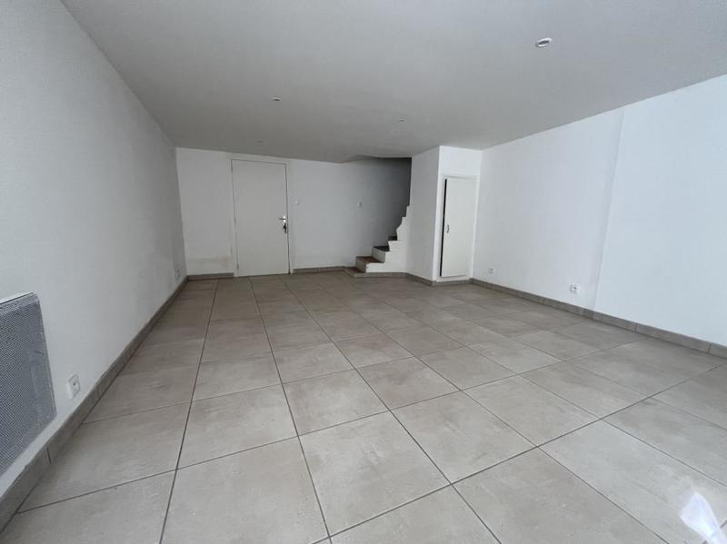 Remise - 73 m² - 3 pièces