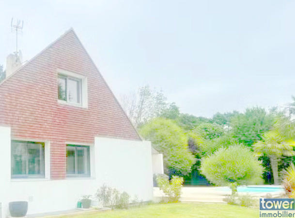 Propriété - 260 m² - 9 pièces