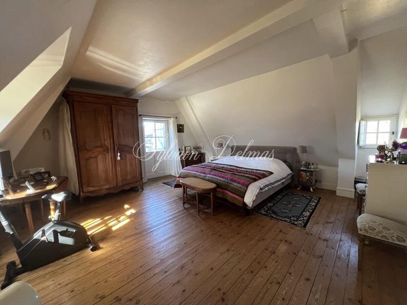 Maison - 600 m² - 5 pièces