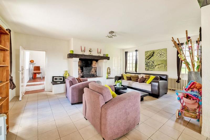 Maison - 242 m² - 11 pièces