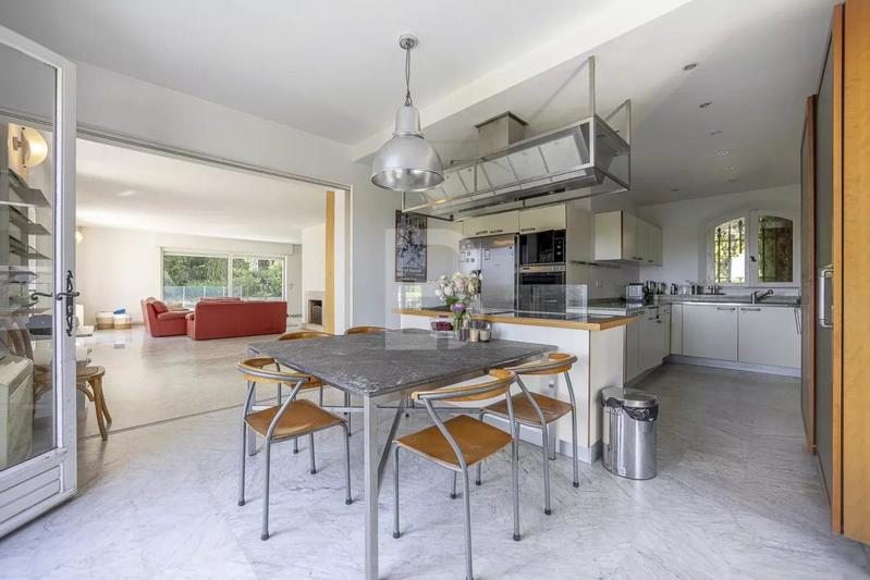 Maison - 263 m² - 7 pièces