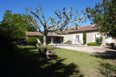 Mas - 250 m² - 7 pièces