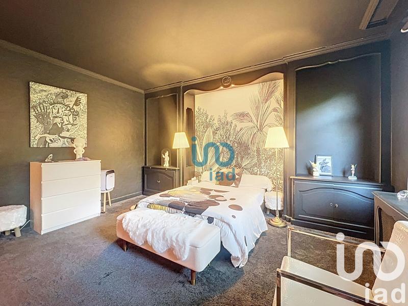 Maison - 280 m² - 10 pièces