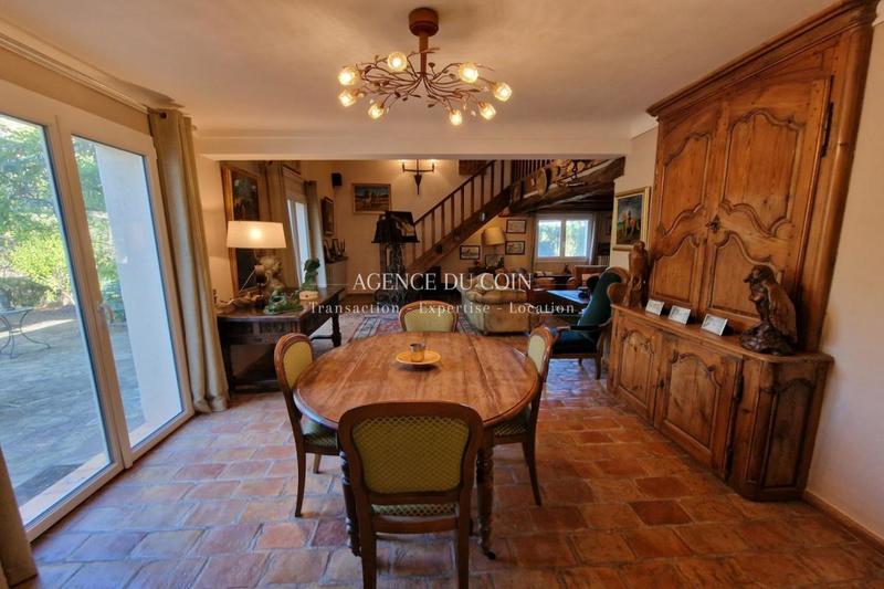 Demeure - 240 m² - 5 pièces