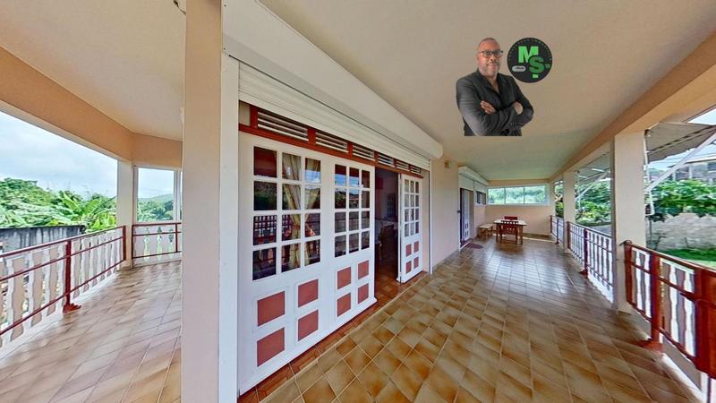 Maison - 216 m² - 7 pièces