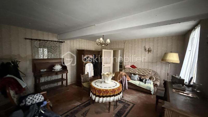 Maison - 890 m² - 8 pièces