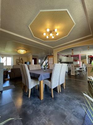 Maison - 218 m² - 6 pièces