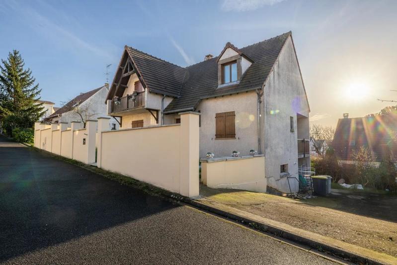 Maison - 200 m² - 6 pièces