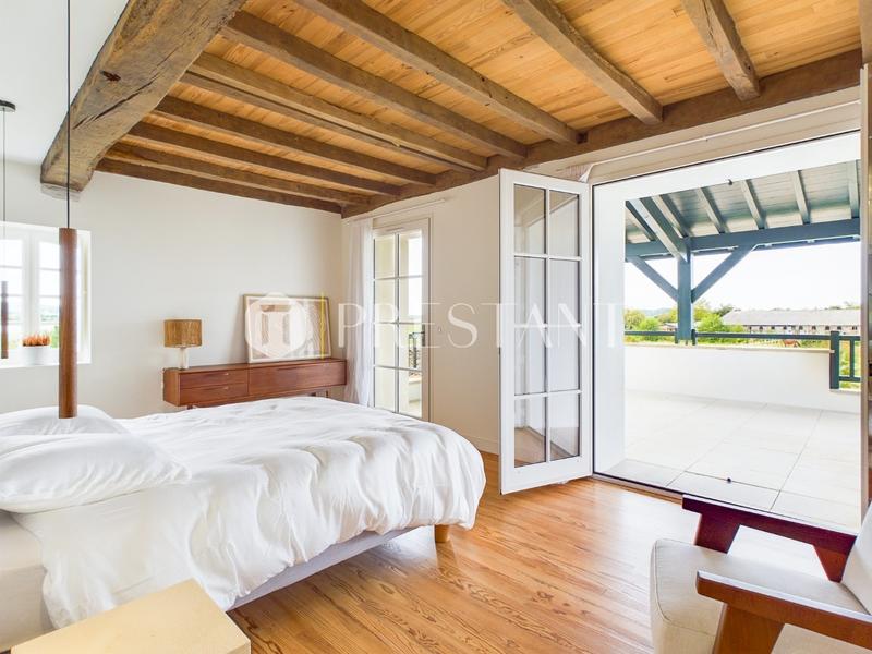 Maison - 410 m² - 10 pièces