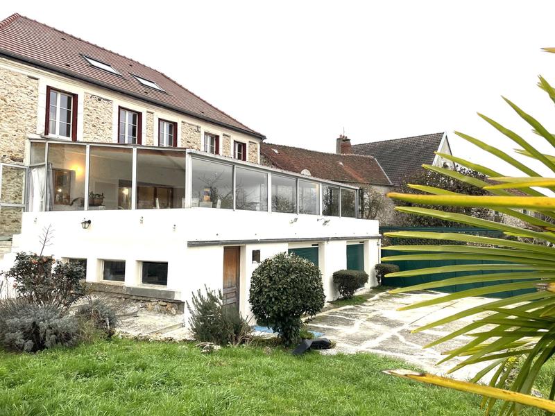 Maison - 250 m² - 8 pièces