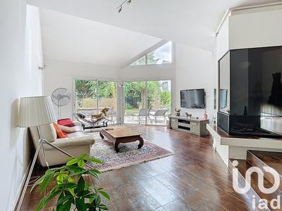 Maison - 200 m² - 8 pièces