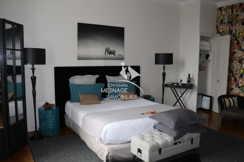 Maison - 236 m² - 8 pièces