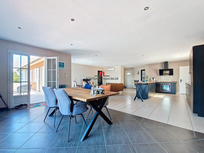 Maison contemporaine - 186 m² - 6 pièces