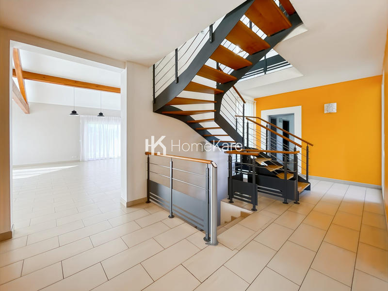 Maison - 230 m² - 7 pièces