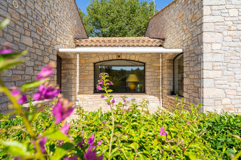 Villa - 300 m² - 8 pièces