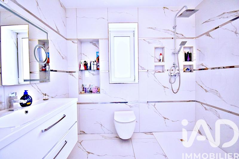 Maison - 211 m² - 8 pièces