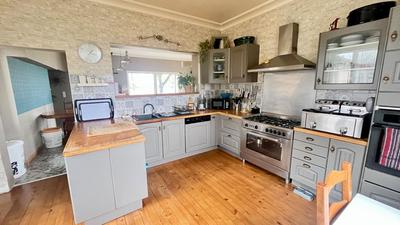 Maison - 215 m² - 6 pièces