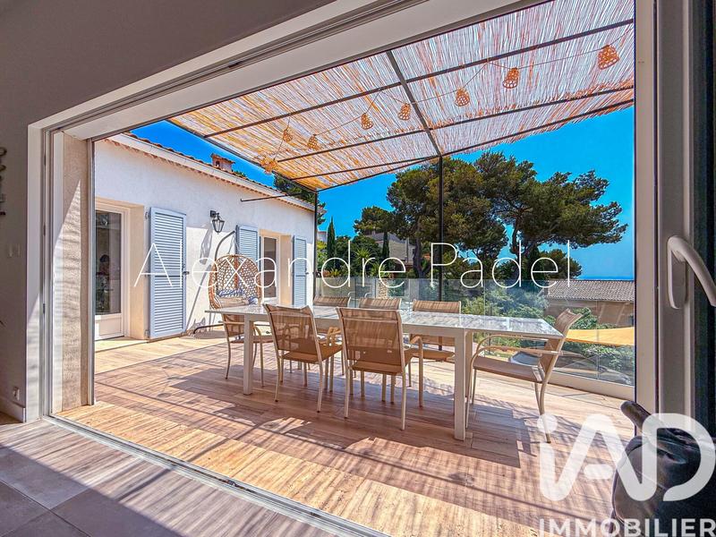 Maison - 270 m² - 10 pièces