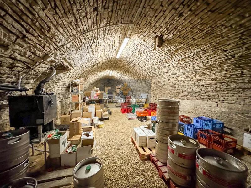 Magasins - 140 m² - 3 pièces