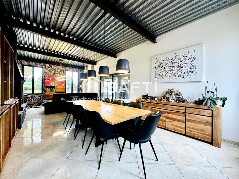 Maison - 268 m² - 9 pièces