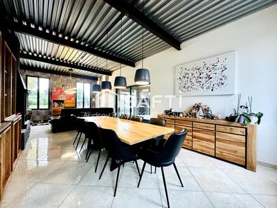 Maison - 268 m² - 9 pièces